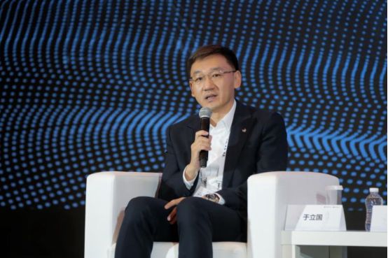 ARCFOX总裁于立国在圆桌会议上主题发言