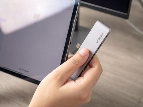 这才是iPad Pro第二好用的配件：一口变多口，还能外接显示器 图2
