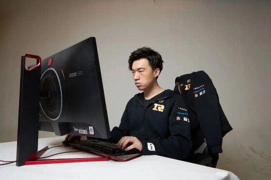 利剑出鞘,荣光加冕!RNG登顶冰岛,我们是冠军! 图6