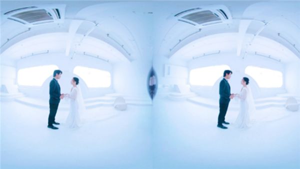 3D VR新视角下的婚礼影像(头显中画面,已进行等距柱状投影)