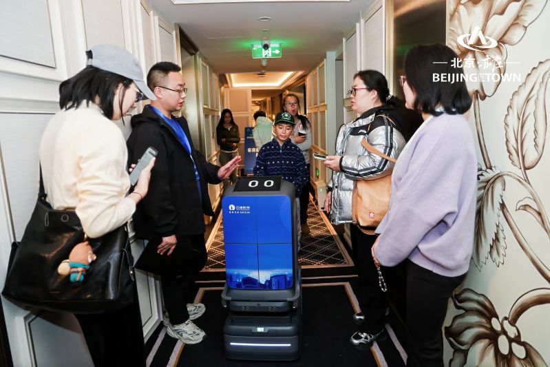 能乘梯、会协作、懂配送，云迹科技在智慧酒店机器人大赛“多面开花”