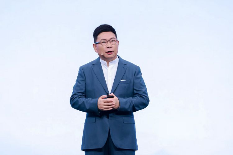 华为余承东发布华为DriveONE中文品牌“华为智擎”，持续引领新能源汽车电动化升级