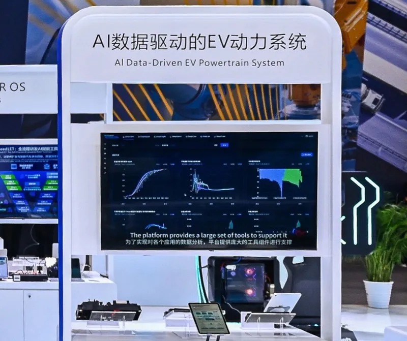 东软睿驰AI汽车智能进化全栈产品亮相2026北京车展 图5
