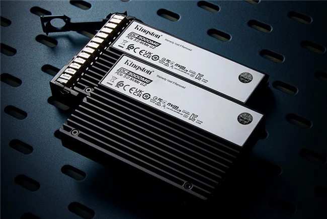 金士顿DC3000ME PCIe 5.0 NVMe U.2固态硬盘装机高速体验