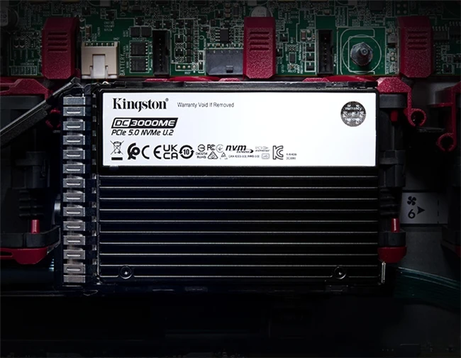 金士顿DC3000ME PCIe 5.0 NVMe U.2固态硬盘装机高速体验 图6