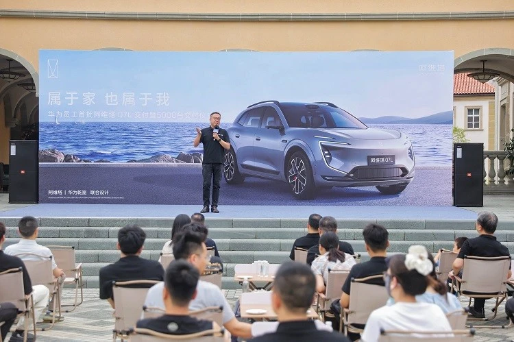 阿维塔向华为累计交付超5000台，首批阿维塔07L完成交车 图2