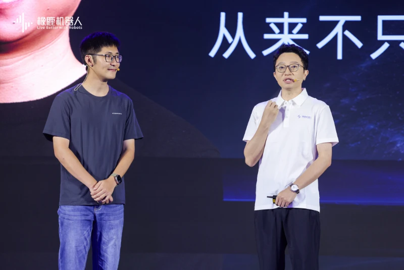 橡鹿机器人发布三款新品：具身烹饪机器人“现炒方舟”亮相世界机器人大会