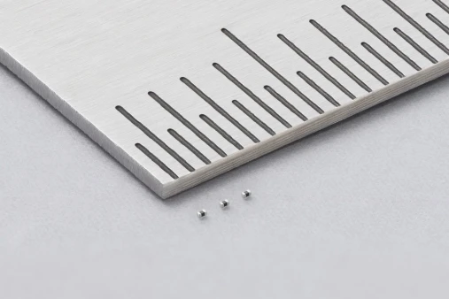 村田开发出微小型008004英寸(0.25mm×0.125mm)NTC热敏电阻 图1