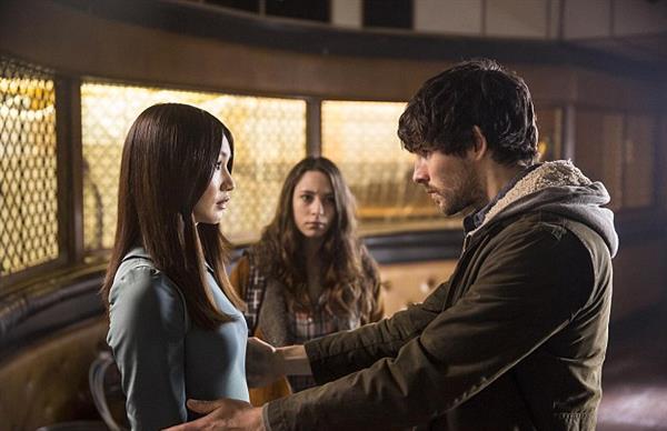 Colin Morgan 饰Leo(右)也是电视剧《真实人类》的角色