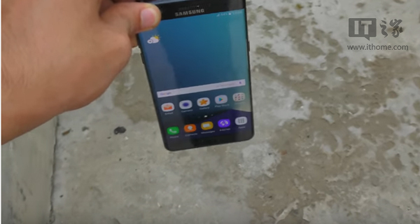 三星Note7跌落测试:背面边角比较薄弱 图3