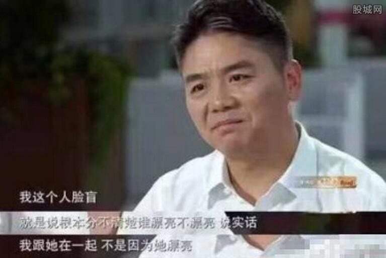 刘强东自称脸盲不知老婆美丑？别闹，他只是“审美有问题”